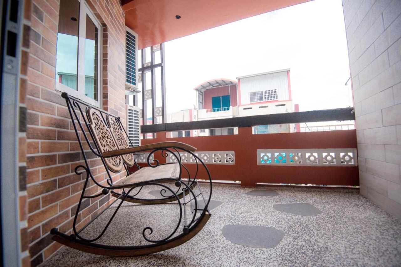 Ripoll'Es Homestay Chishang Bagian luar foto